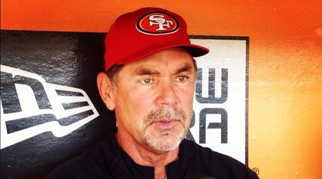 Bruce_Bochy_49ers_Hat_Alex_Smith_Supporting_Giants.jpg