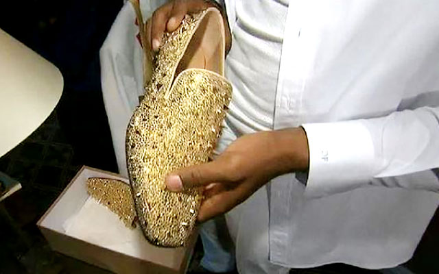 dante-fowler-gold-shoes.jpg