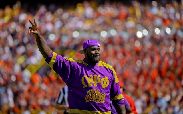 Shaquille O'Neal says LSU 'paid very well' at Lakers fan 