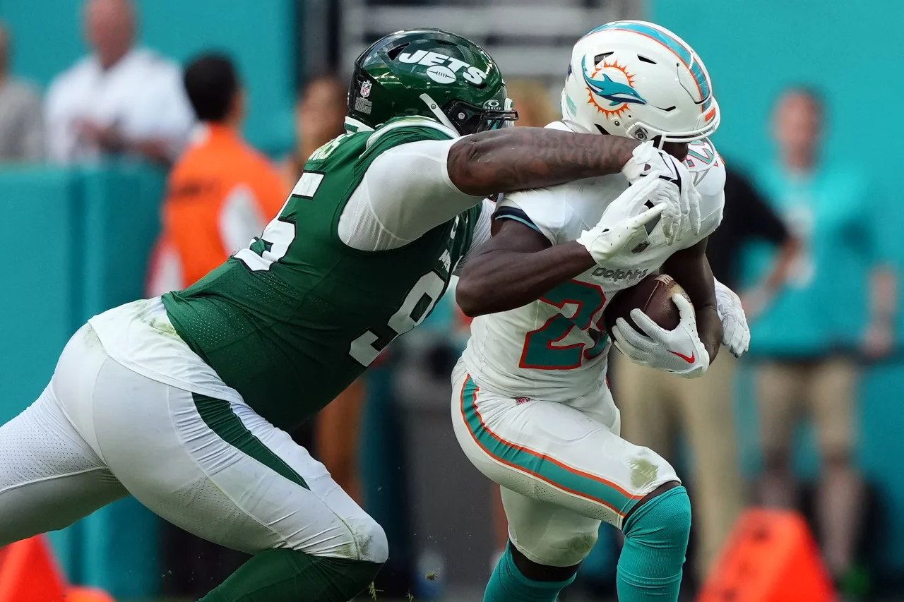 New York Jets defensive tackle Quinnen Williams (95) attempts to tackle Miami Dolphins running back De'Von Achane (28) during the second half at Hard Rock Stadium