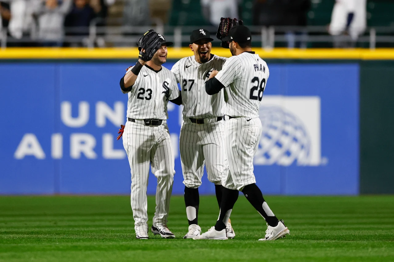 Chicago White Sox players celebrate their team's win against the Cleveland Guardians at Guaranteed Rate Field. Mandatory Credit: Kamil Krzaczynski-USA TODAY Sports