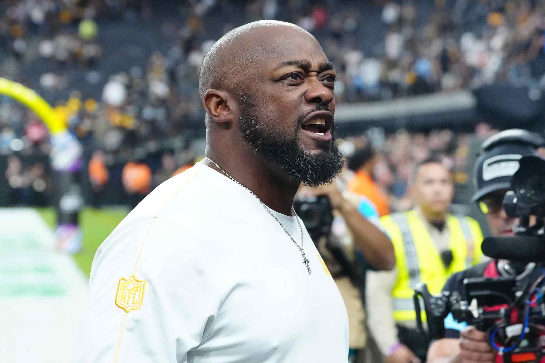 Pittsburgh Steelers head coach Mike Tomlin reacts to fans cheering after the Steelers defeated the Las Vegas Raiders 32-13 at Allegiant Stadium.